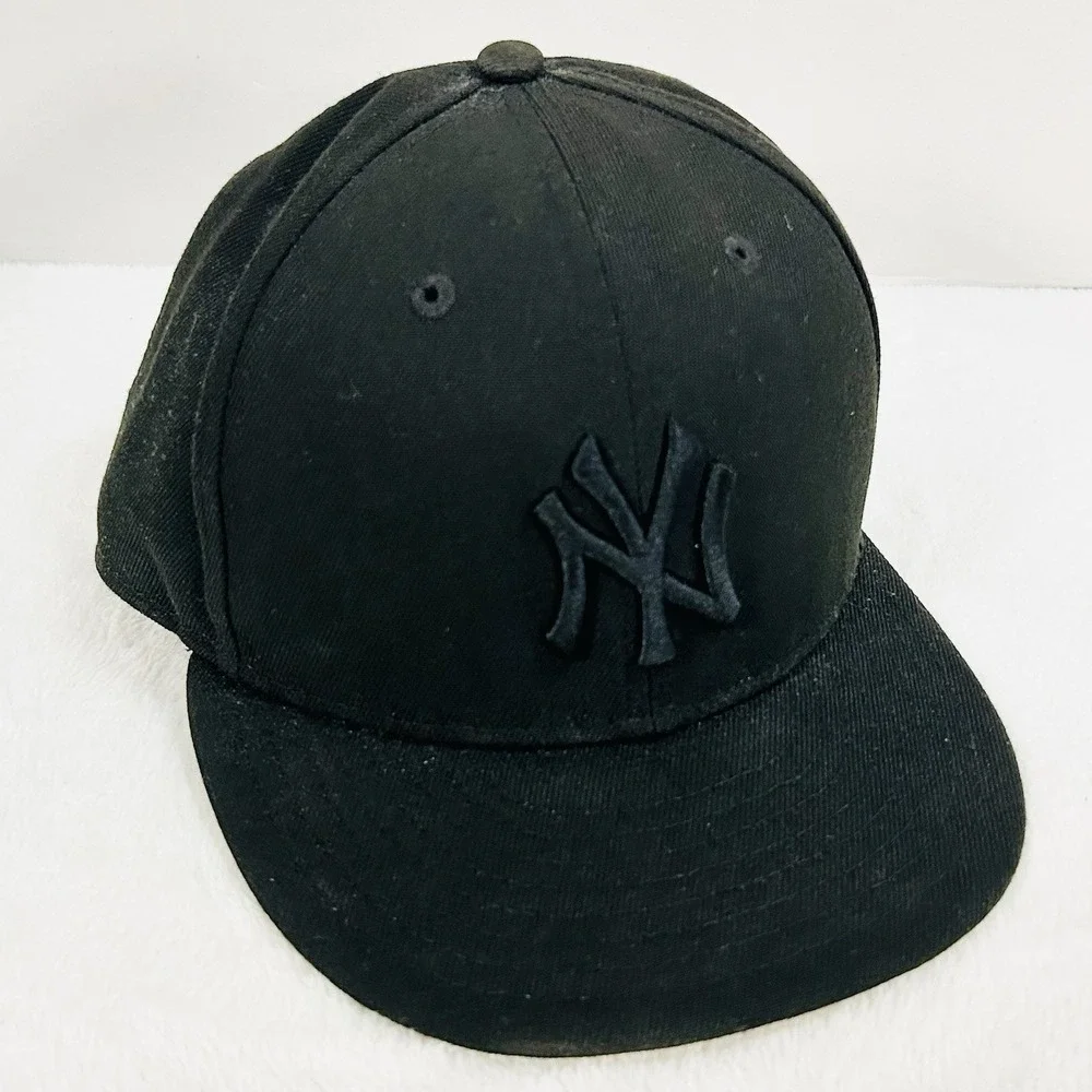 New Era New York Yankees Blackout 59FIFTY Fitted Hat Cap 7 3/8‎ Black MLB